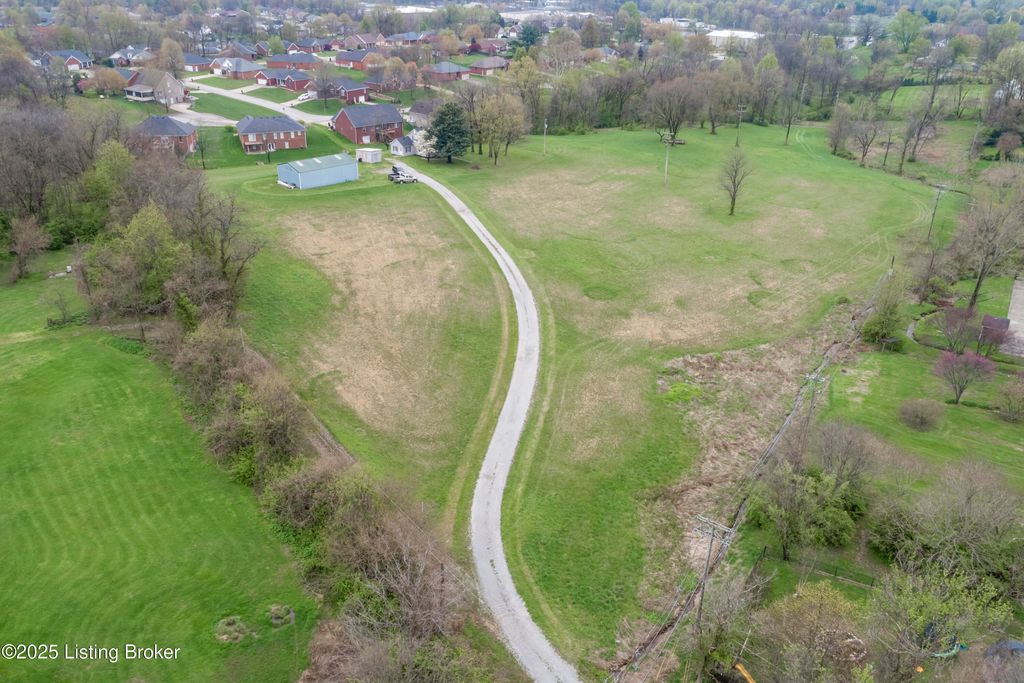 Photo of 1107 N 3rd St, Bardstown, KY 40004 (MLS # 1704504)