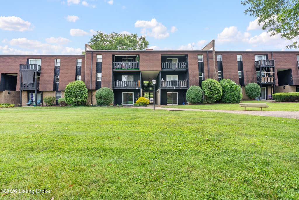 Photo of 3504 Lodge Ln #APT 131, Louisville, KY 40218 (MLS # 1726168)