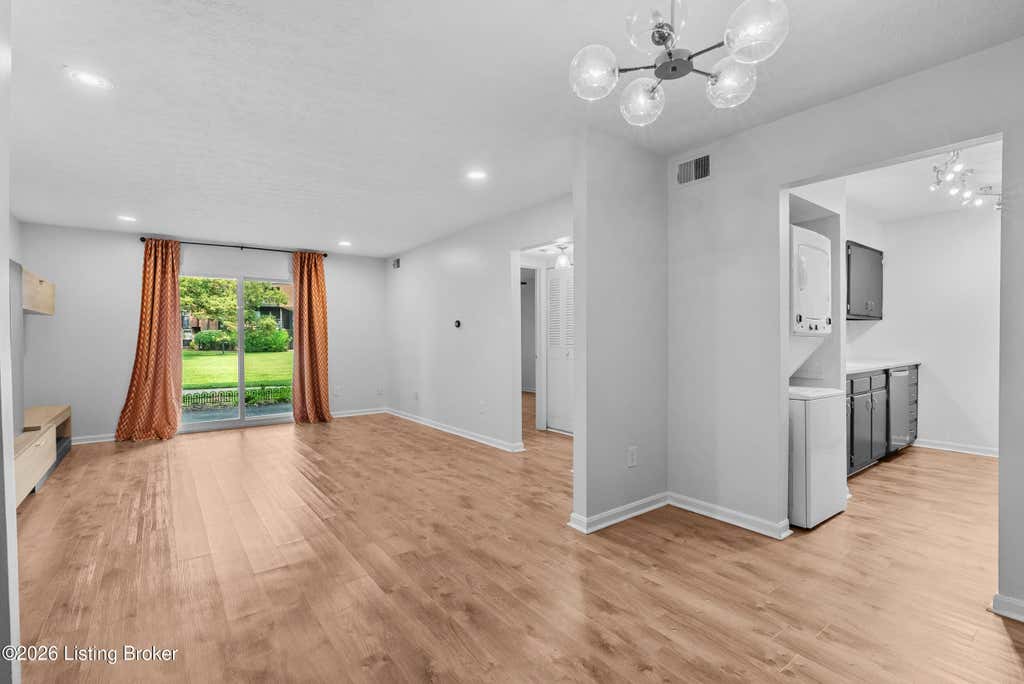 Photo of 3504 Lodge Ln #APT 131, Louisville, KY 40218 (MLS # 1726168)