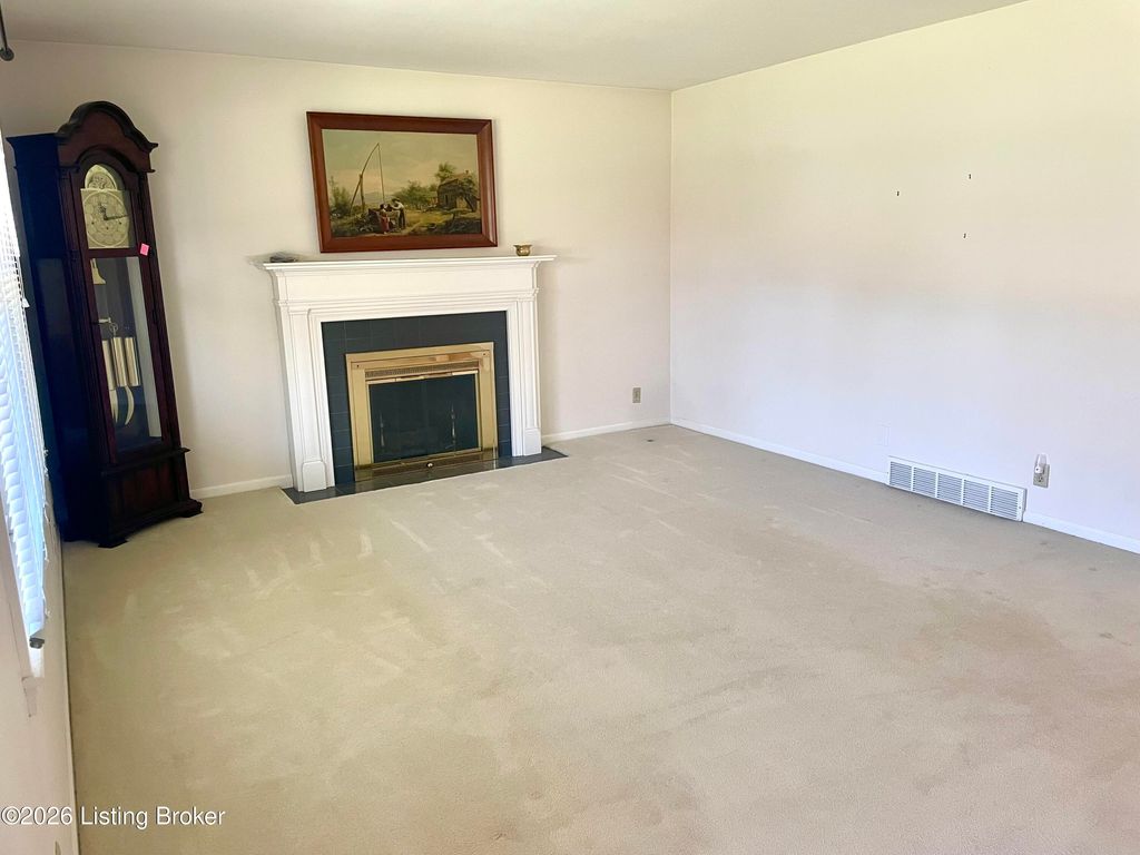 Photo of 9605 Lyric Ln, Jeffersontown, KY 40299 (MLS # 1712654)