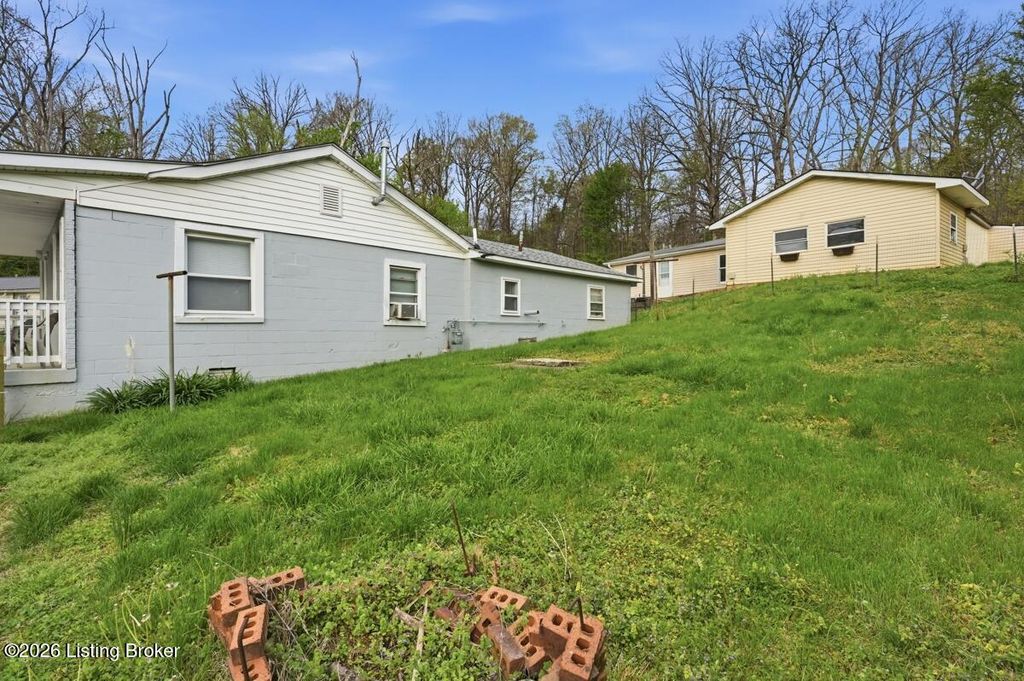 Photo of 3011 Blevins Gap Rd, Louisville, KY 40272 (MLS # 1713792)