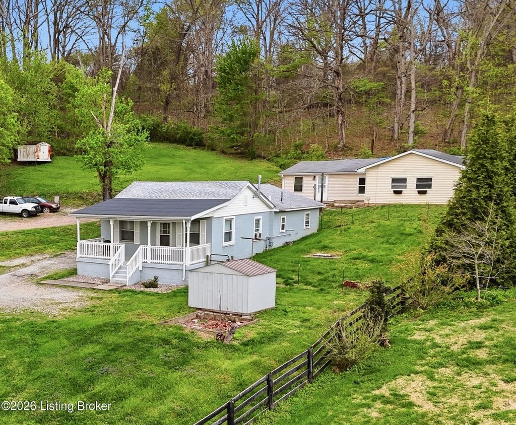 Photo of 3011 Blevins Gap Rd, Louisville, KY 40272 (MLS # 1713792)