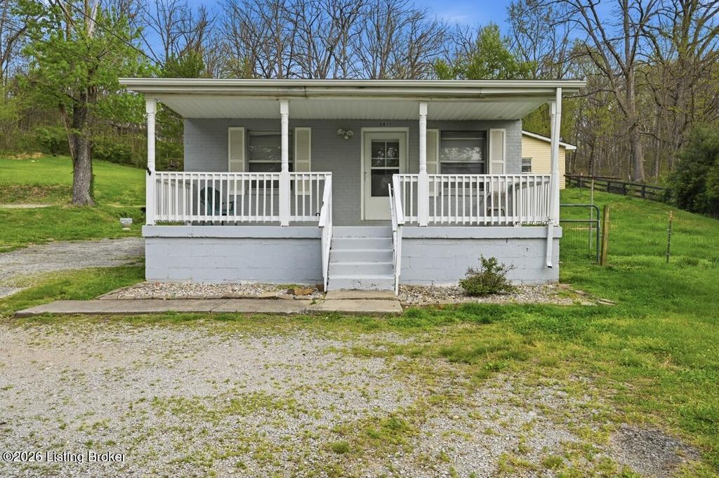 Photo of 3011 Blevins Gap Rd, Louisville, KY 40272 (MLS # 1713792)