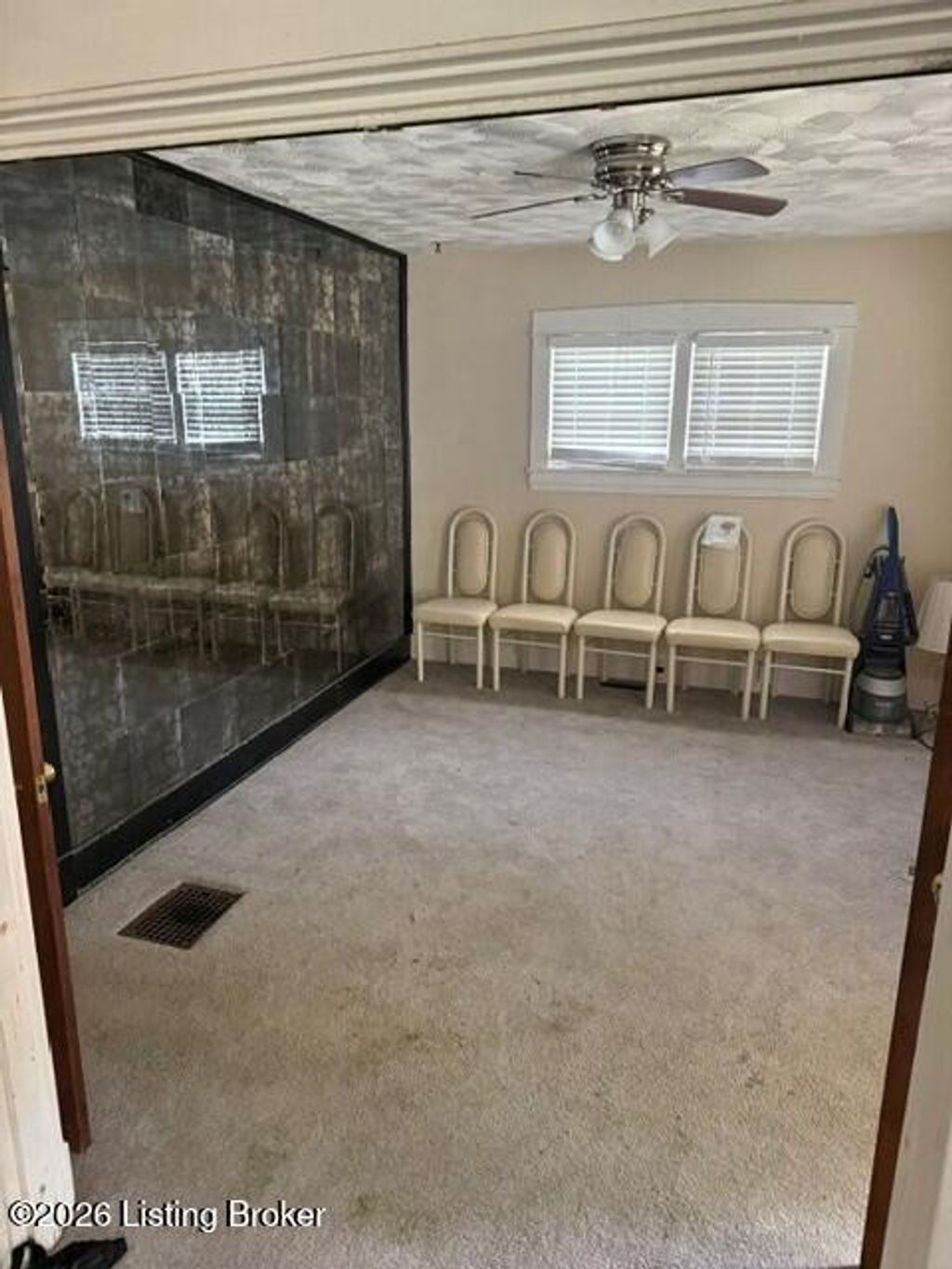 Photo of 3617 Del Park Terrace, Louisville, KY 40211 (MLS # 1716770)
