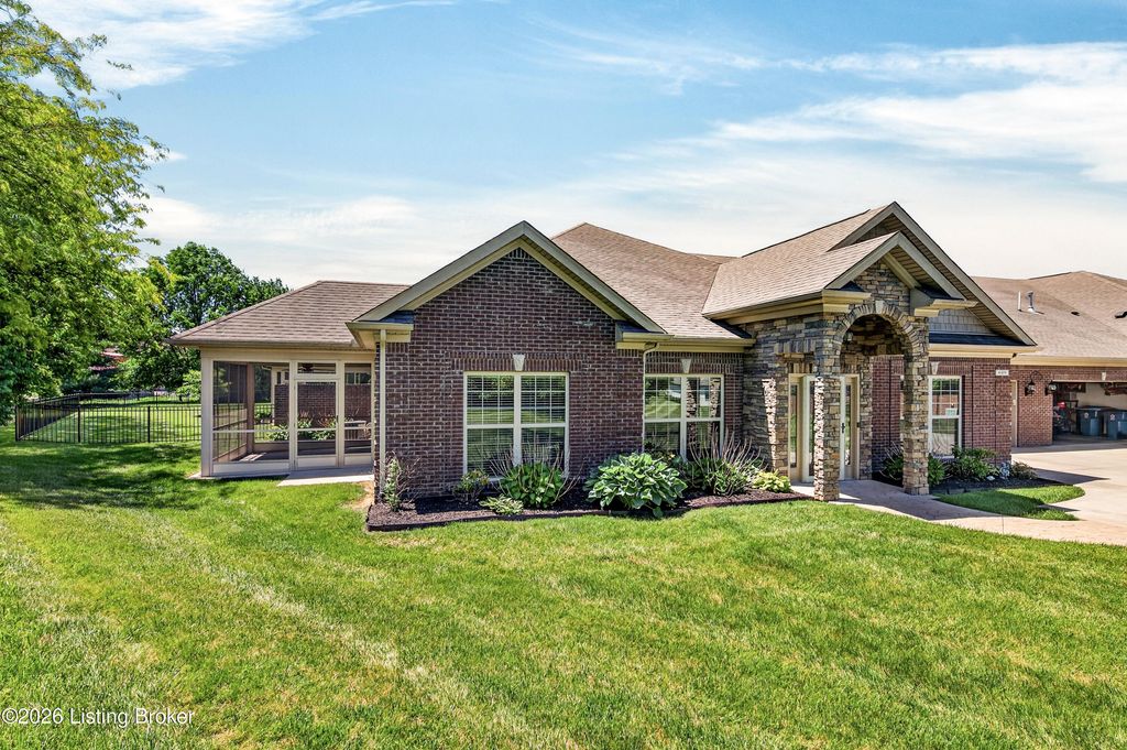 Photo of 649 Shoshone Ct, Shelbyville, KY 40065 (MLS # 1717532)