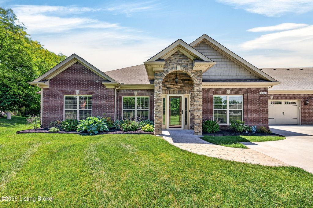 Photo of 649 Shoshone Ct, Shelbyville, KY 40065 (MLS # 1717532)