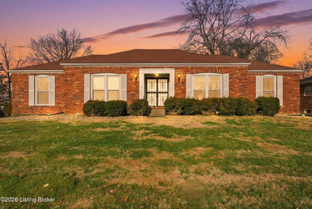 Photo of 10501 Lawrencekirk Ct, Louisville, KY 40243 (MLS # 1723122)