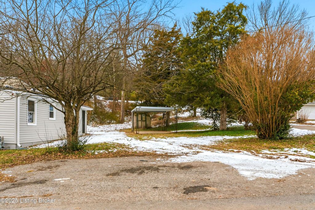 Photo of 400 Hillview Dr, Louisville, KY 40214 (MLS # 1705551)