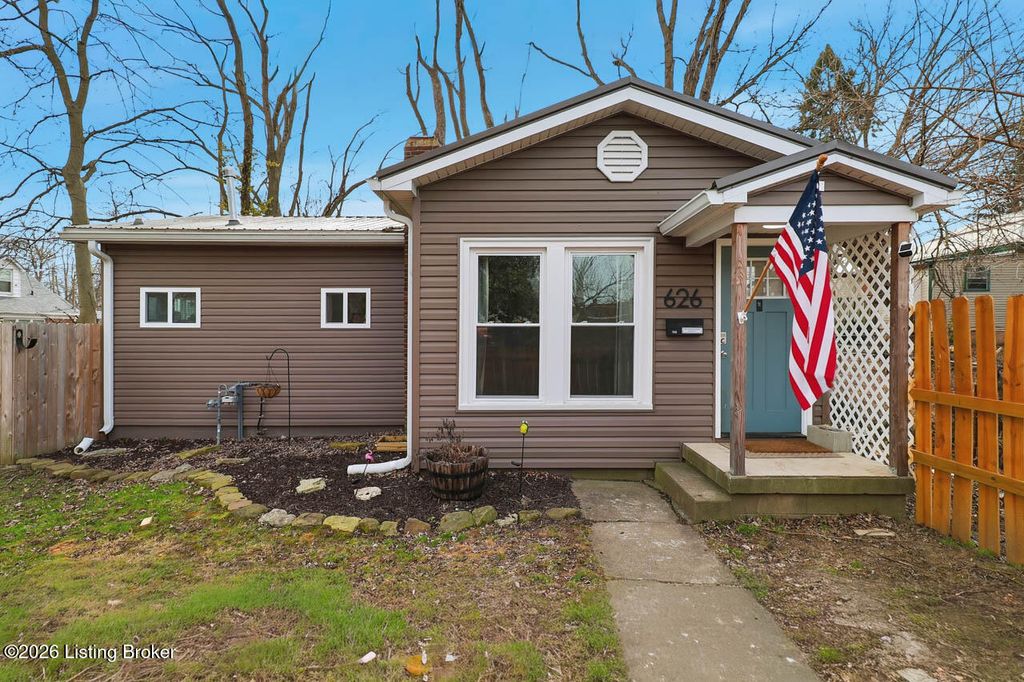 Photo of 626 E 8th St, Jeffersonville, IN 47130 (MLS # 1709992)