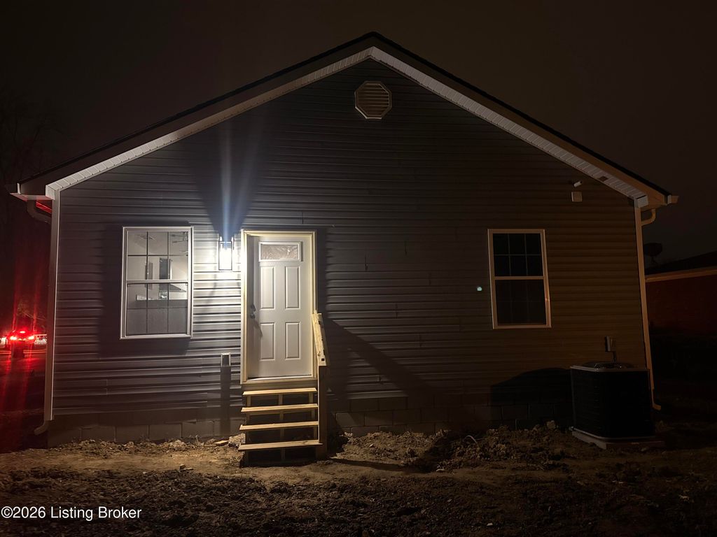 Photo of 1522 Alma Ave, Louisville, KY 40215 (MLS # 1706930)