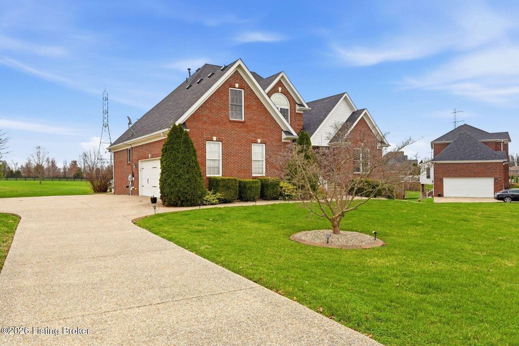 Photo of 4803 Sycamore Run Dr, La Grange, KY 40031 (MLS # 1711060)