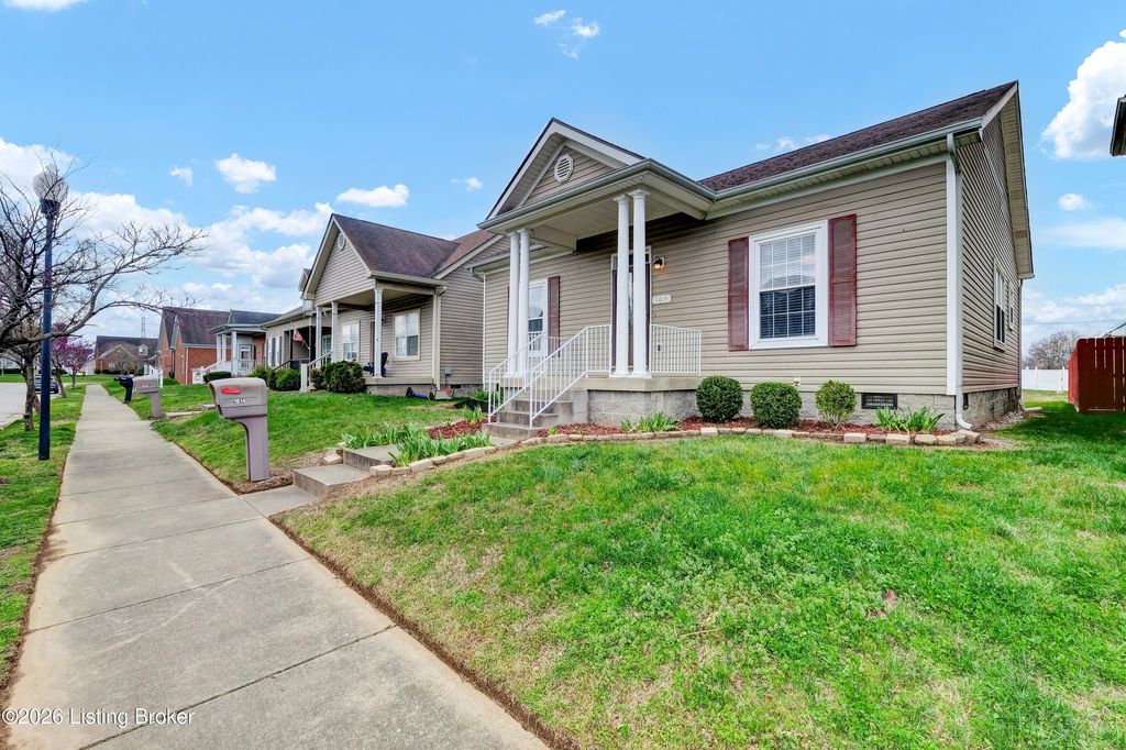 Photo of 1614 Lois Morris Dr, Louisville, KY 40211 (MLS # 1711775)