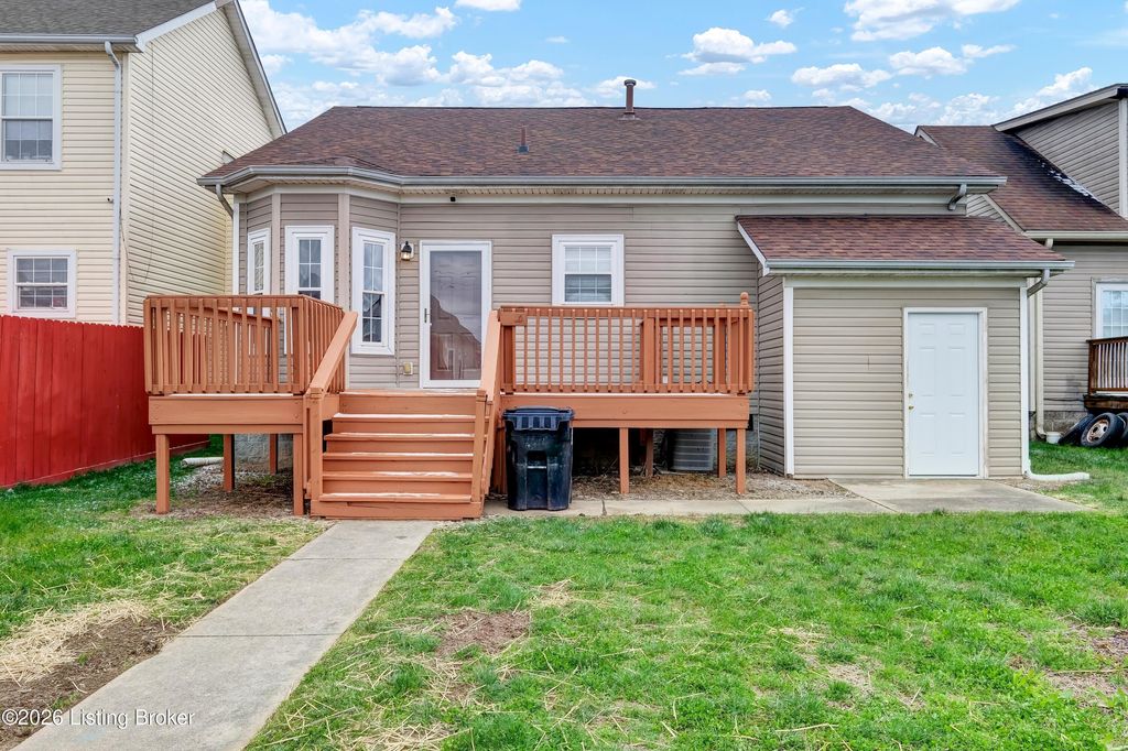 Photo of 1614 Lois Morris Dr, Louisville, KY 40211 (MLS # 1711775)