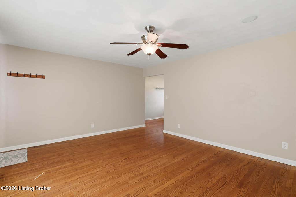 Photo of 634 Pennsylvania Ave, Sellersburg, IN 47172 (MLS # 1724333)