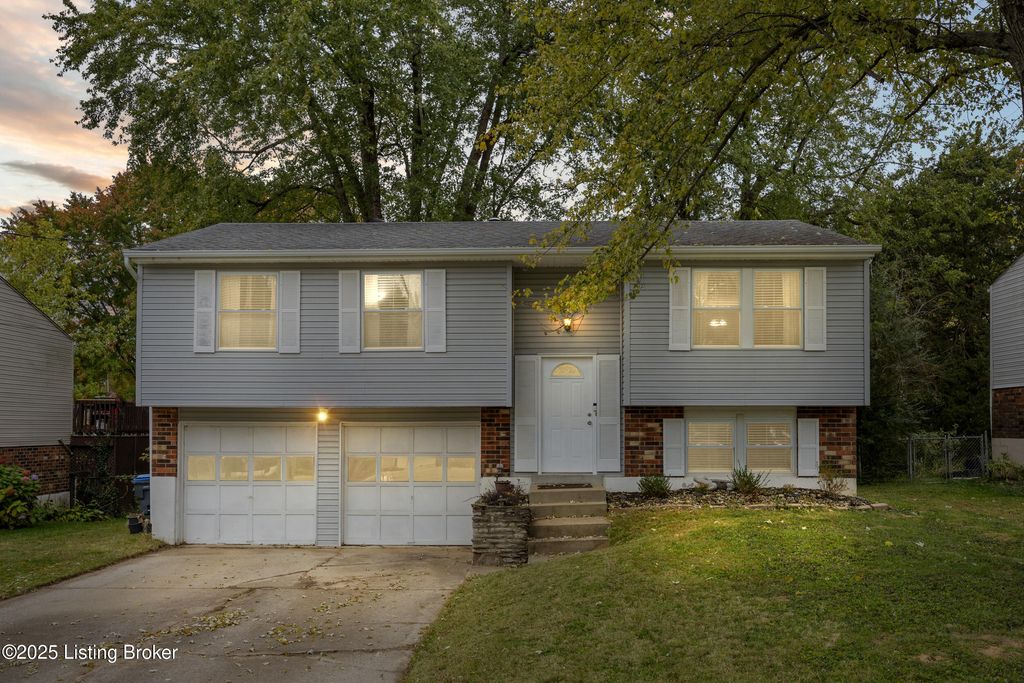 Photo of 5206 Firwood Ln, Louisville, KY 40291 (MLS # 1702027)