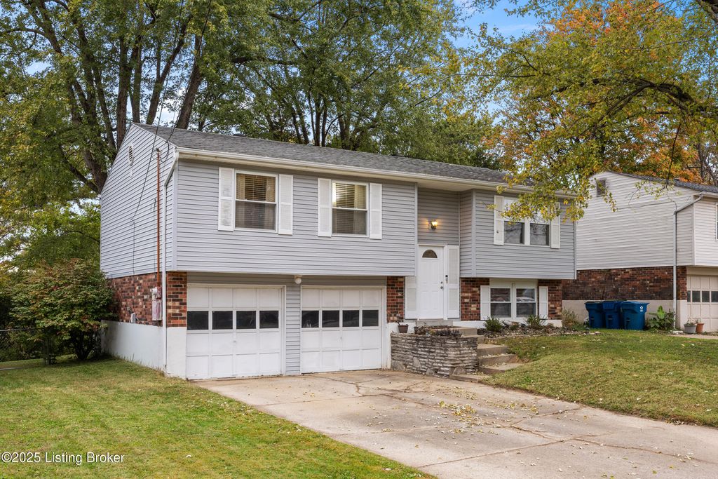 Photo of 5206 Firwood Ln, Louisville, KY 40291 (MLS # 1702027)