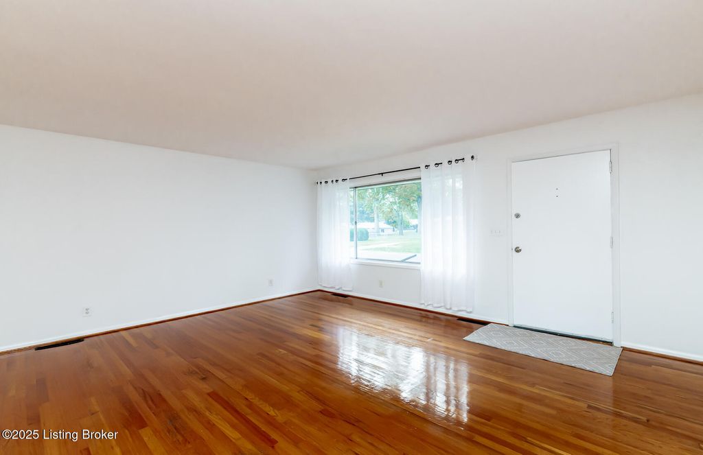 Photo of 3023 Leman Dr, Louisville, KY 40220 (MLS # 1717659)