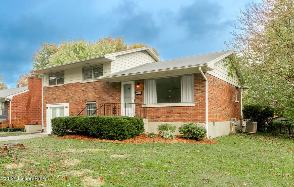 Photo of 3023 Leman Dr, Louisville, KY 40220 (MLS # 1717659)
