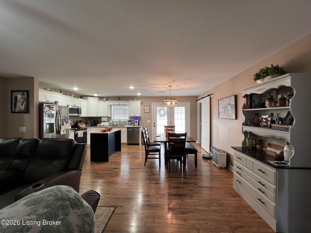 Photo of 113 Shallow Springs Ct, Bardstown, KY 40004 (MLS # 1709849)