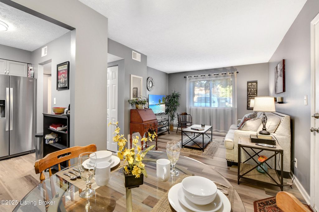 Photo of 7086 Wildwood Cir #APT 89, Louisville, KY 40291 (MLS # 1708178)