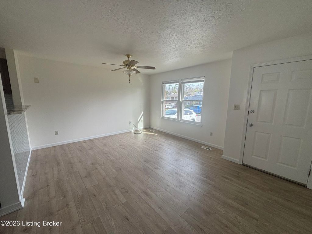 Photo of 8409 Damascus Cir, Louisville, KY 40228 (MLS # 1713839)