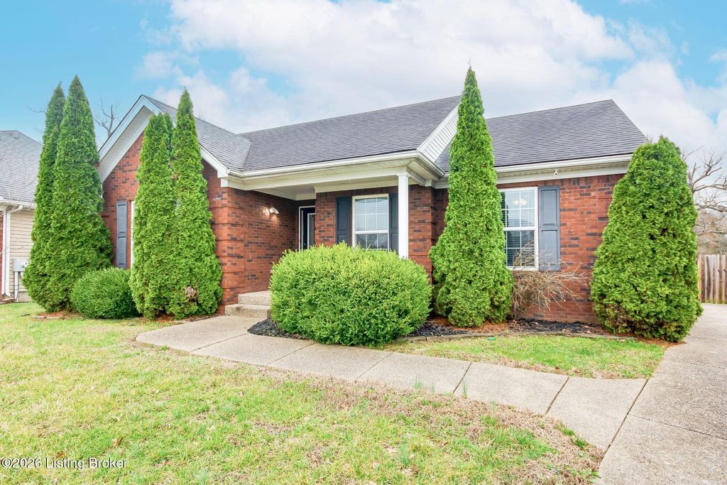 Photo of 980 Tecumseh Dr, Shepherdsville, KY 40165 (MLS # 1710956)