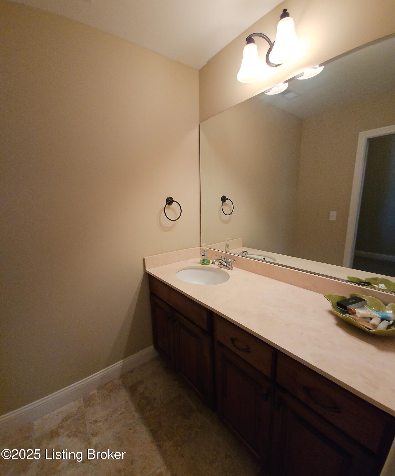 905 Fossil Creek Cir, Louisville, Kentucky image 31