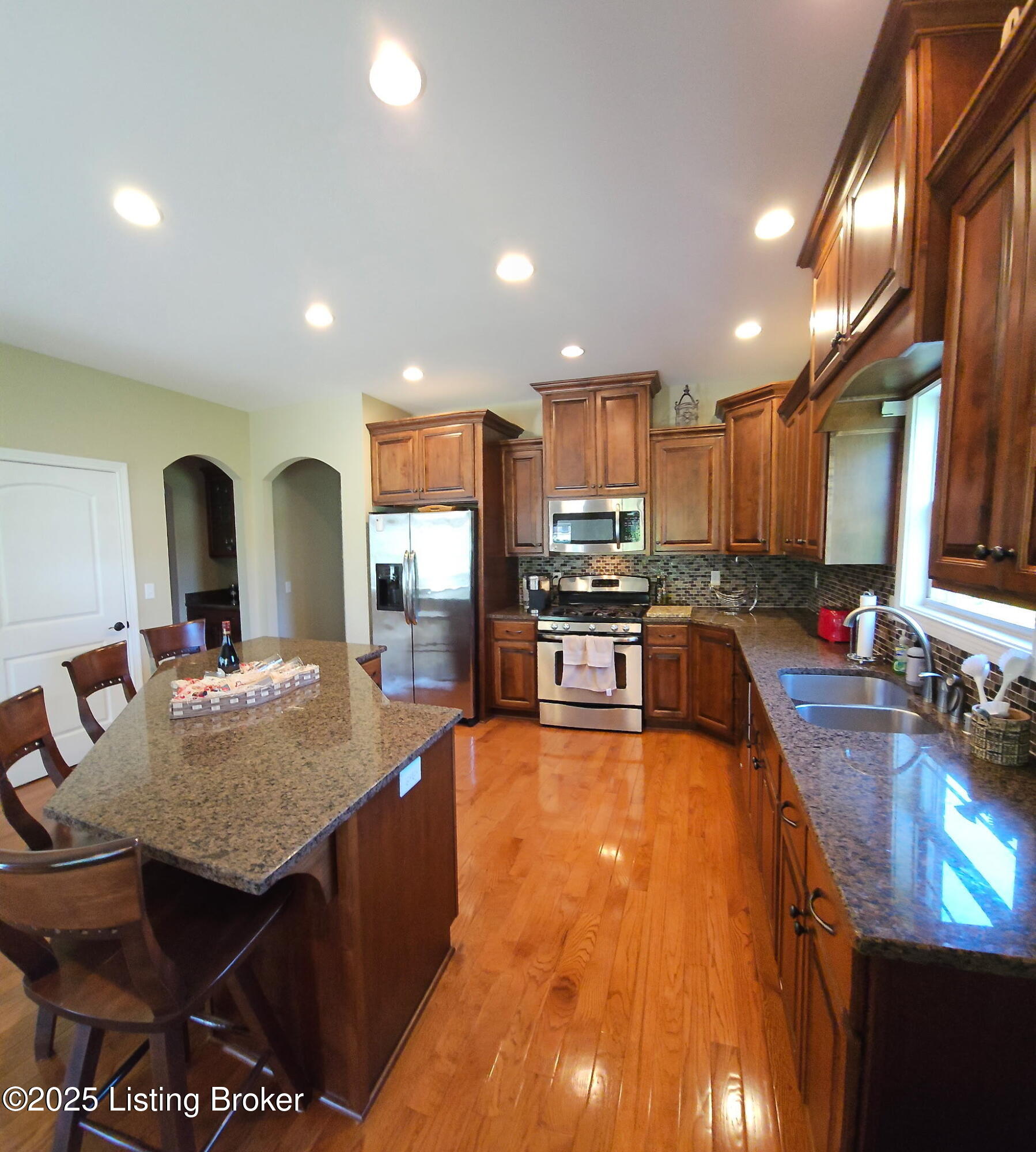 905 Fossil Creek Cir, Louisville, Kentucky image 6