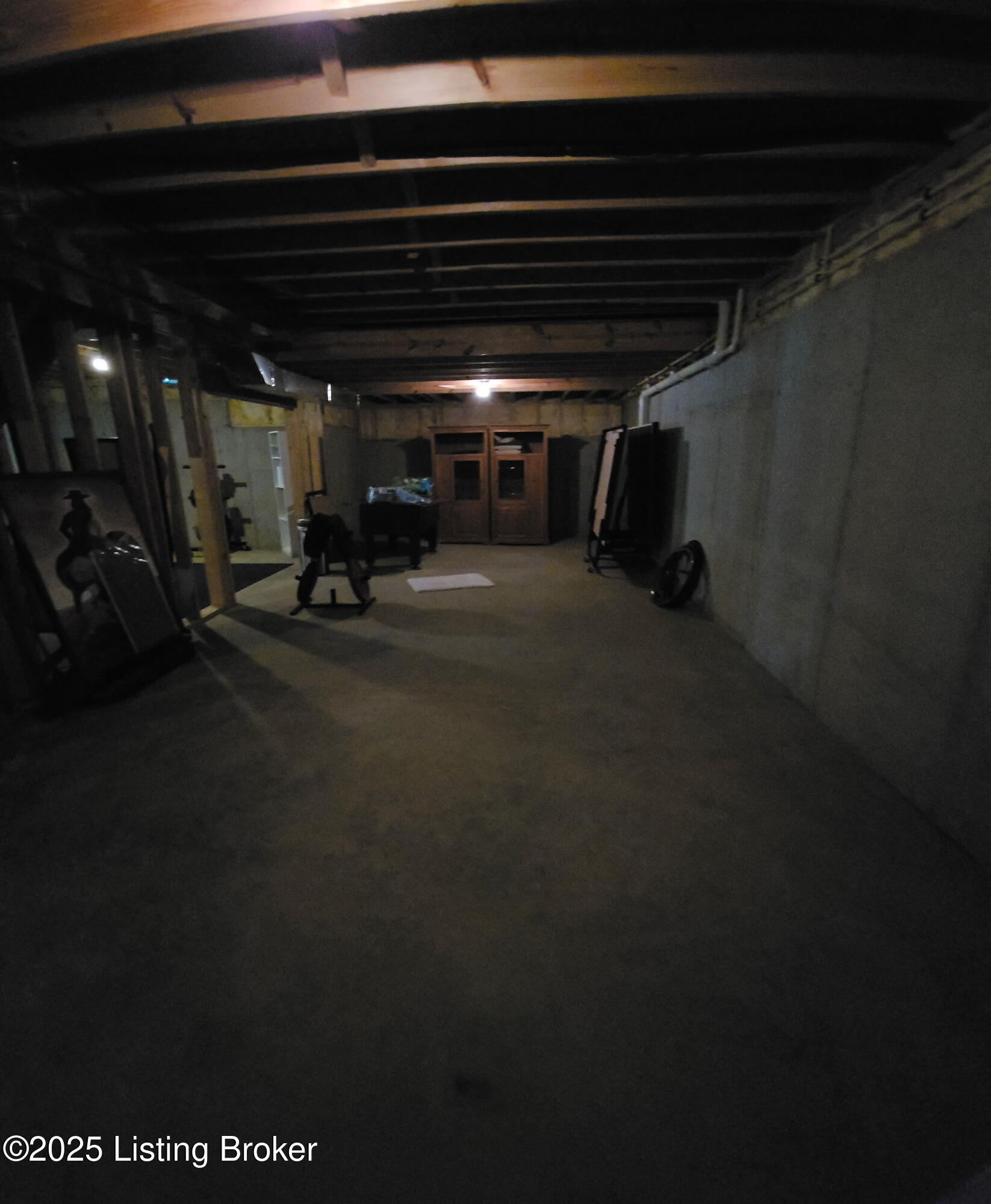 905 Fossil Creek Cir, Louisville, Kentucky image 35