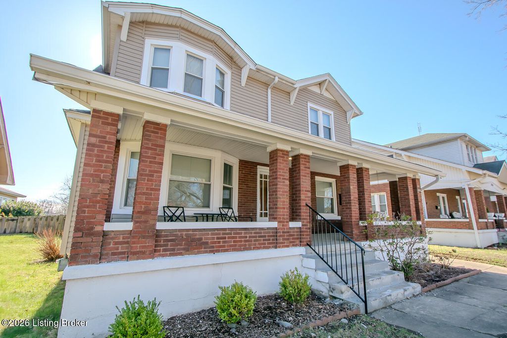 Photo of 1072 Eastern Pkwy, Louisville, KY 40217 (MLS # 1711860)