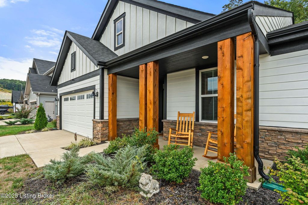 Photo of 190 Stargaze Dr, Shepherdsville, KY 40165 (MLS # 1711317)