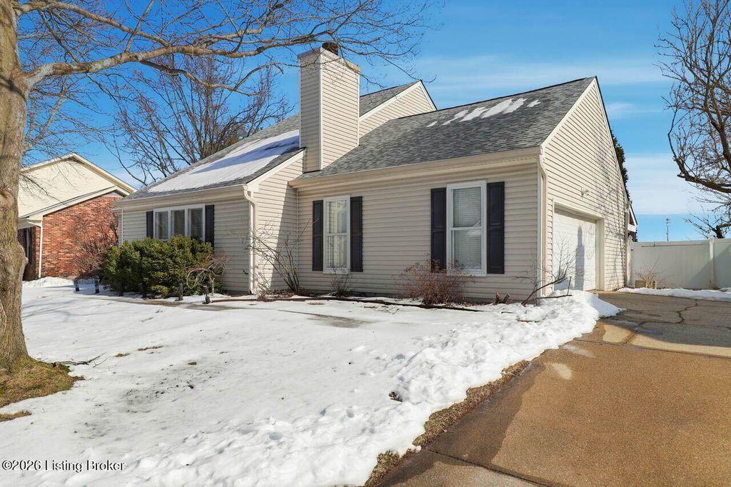 Photo of 2607 Wareham Rd, Louisville, KY 40242 (MLS # 1708876)