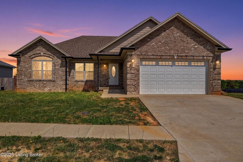 Photo of 193 Twin Lakes Dr, Vine Grove, KY 40175 (MLS # 1715063)