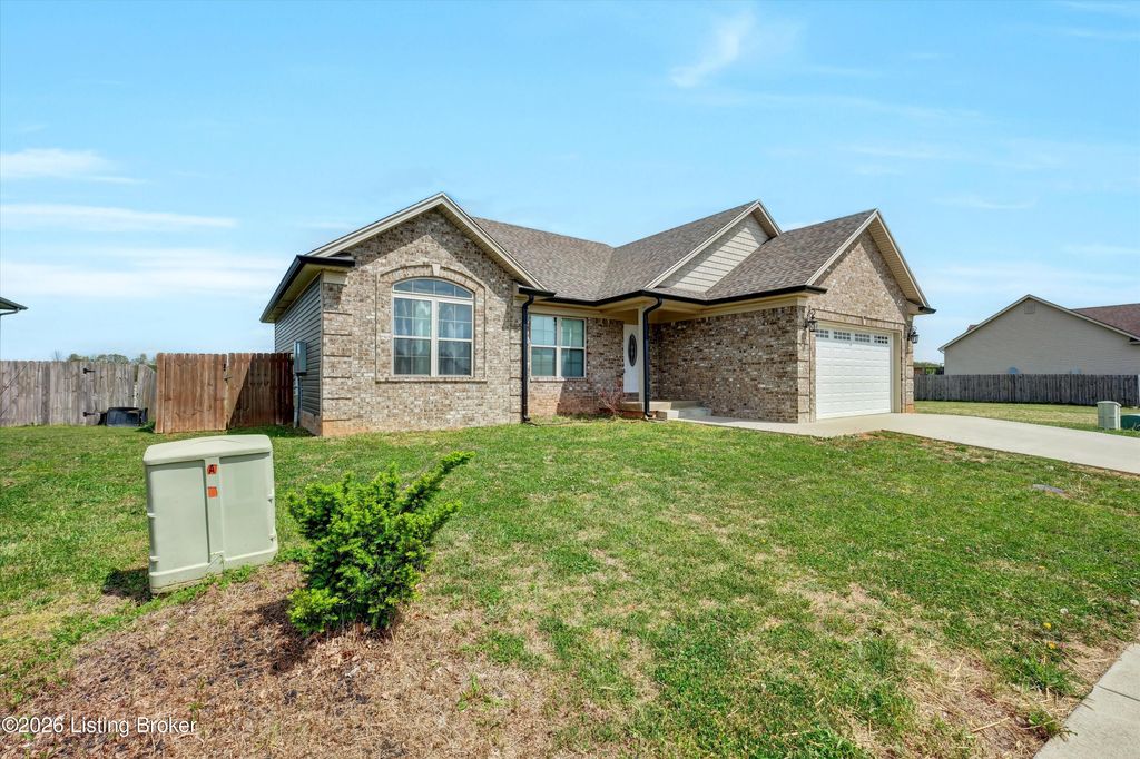 Photo of 193 Twin Lakes Dr, Vine Grove, KY 40175 (MLS # 1715063)