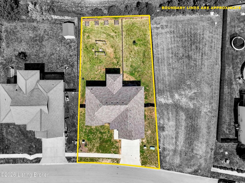 Photo of 193 Twin Lakes Dr, Vine Grove, KY 40175 (MLS # 1715063)