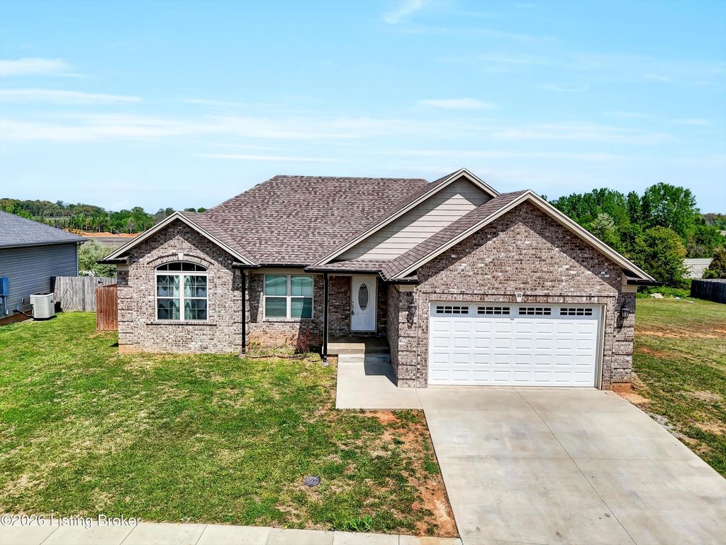 Photo of 193 Twin Lakes Dr, Vine Grove, KY 40175 (MLS # 1715063)