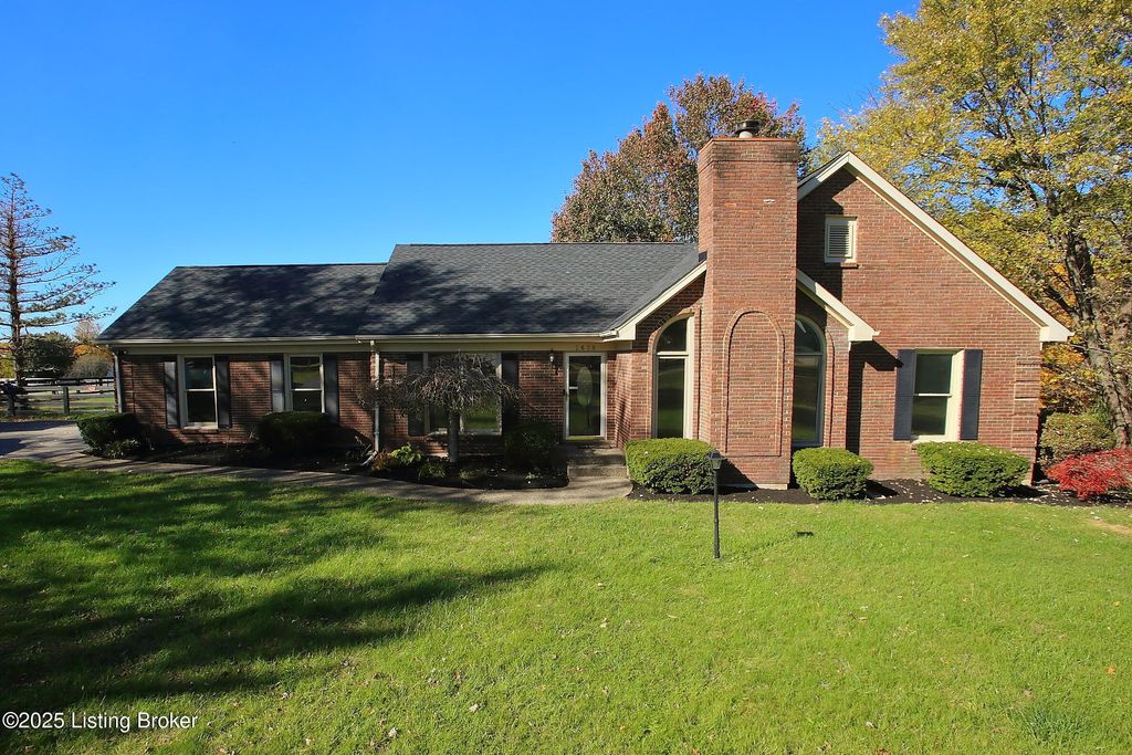 Photo of 2628 Cedar Point Rd, La Grange, KY 40031 (MLS # 1710244)