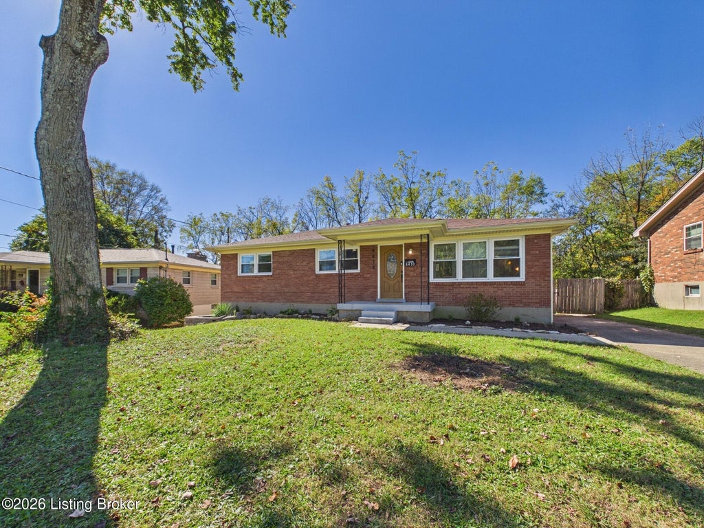 Photo of 8410 Michael Ray Dr, Louisville, KY 40219 (MLS # 1732943)