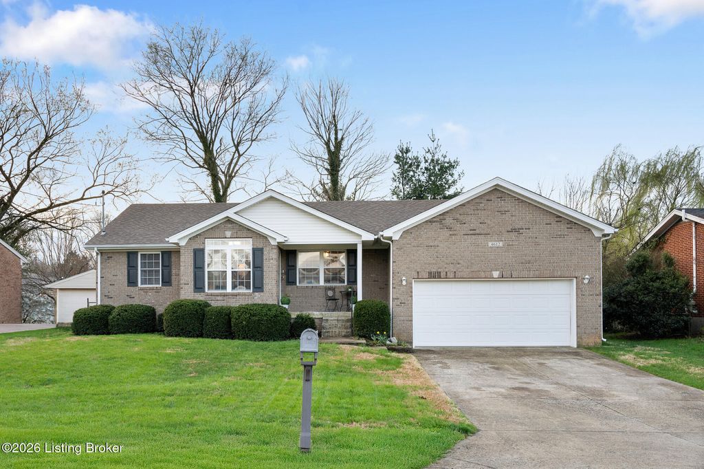Photo of 4612 Kingsmore Dr, Louisville, KY 40229 (MLS # 1711741)