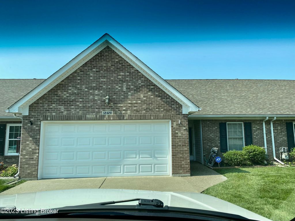 Photo of 12428 Spring Leaf Ct, Louisville, KY 40229 (MLS # 1639169)