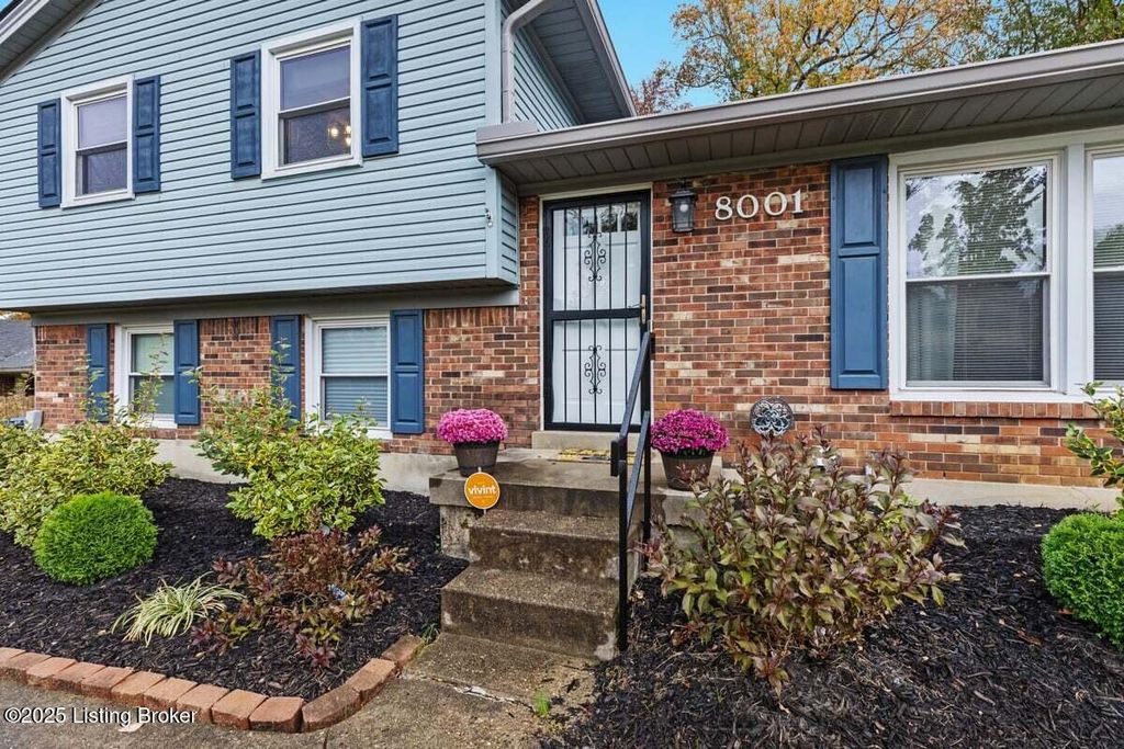 Photo of 8001 Mary Sue Dr, Louisville, KY 40291 (MLS # 1702013)