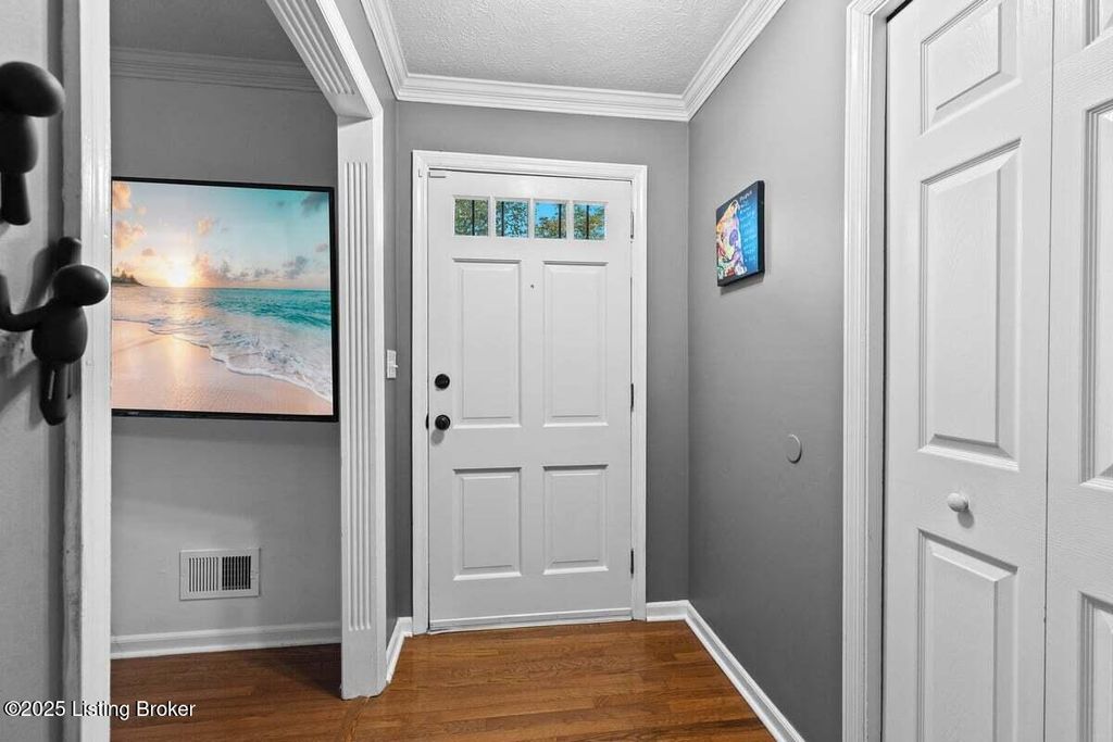 Photo of 8001 Mary Sue Dr, Louisville, KY 40291 (MLS # 1702013)