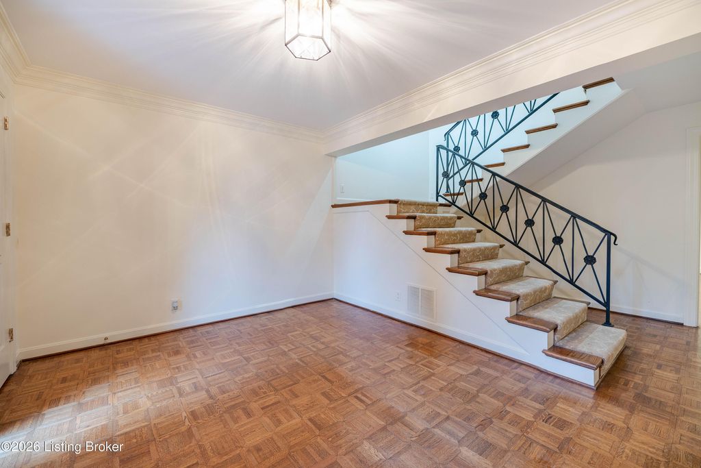 Photo of 422 Sprite Rd #APT 1, Louisville, KY 40207 (MLS # 1711518)