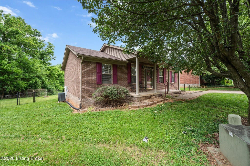 Photo of 108 Kenton Dr, Bardstown, KY 40004 (MLS # 1720001)