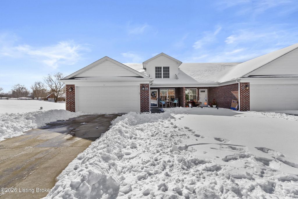 Photo of 6600 Eagle Wood Dr, Louisville, KY 40272 (MLS # 1708155)