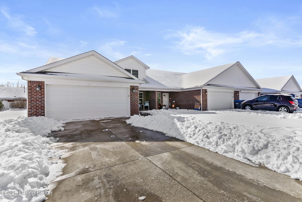 Photo of 6600 Eagle Wood Dr, Louisville, KY 40272 (MLS # 1708155)