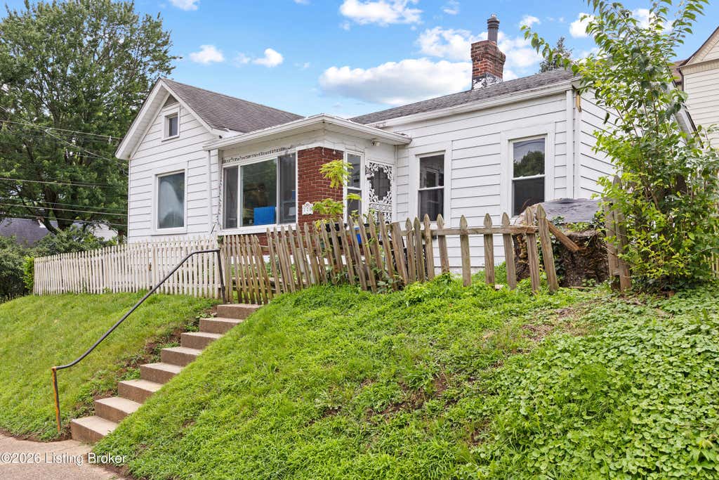 Photo of 128 S Ewing Ave, Louisville, KY 40206 (MLS # 1721078)