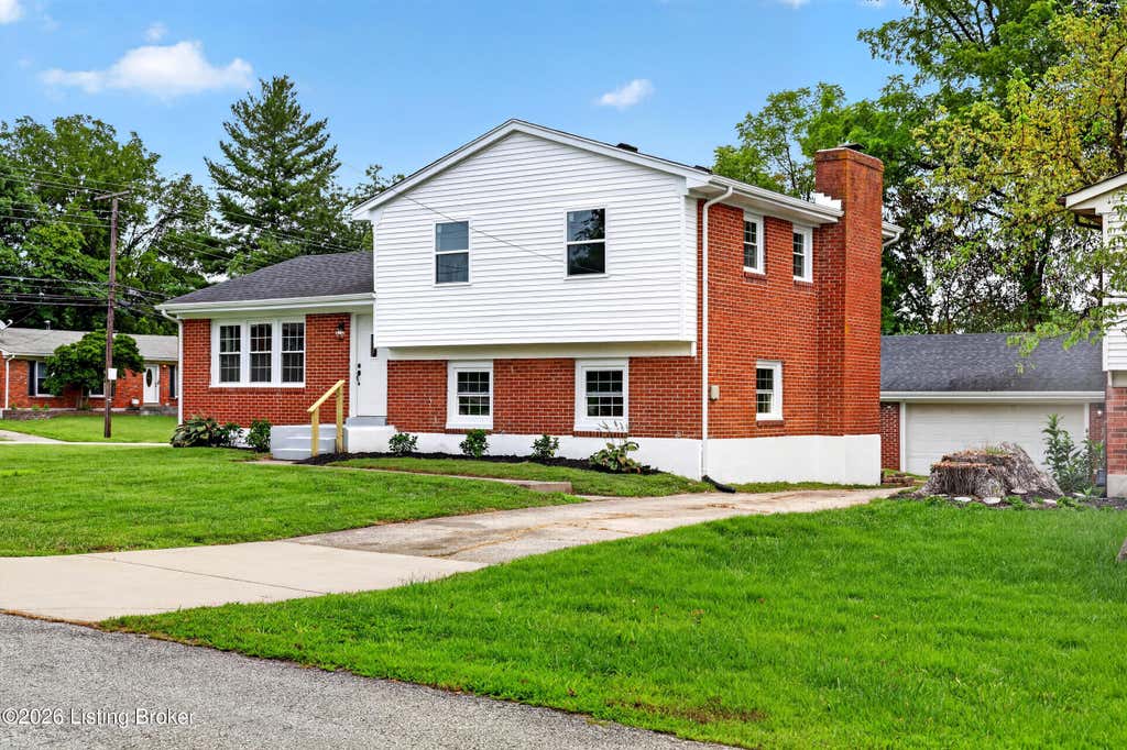 Photo of 5501 Fran Ct, Louisville, KY 40291 (MLS # 1726528)
