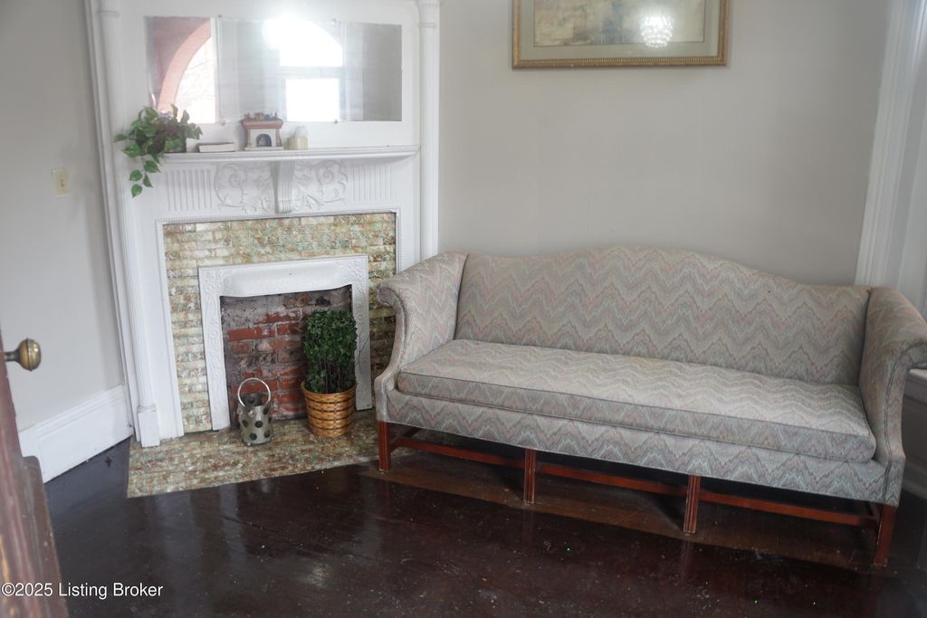 Photo of 226 W Burnett Ave #B, Louisville, KY 40208 (MLS # 1705866)