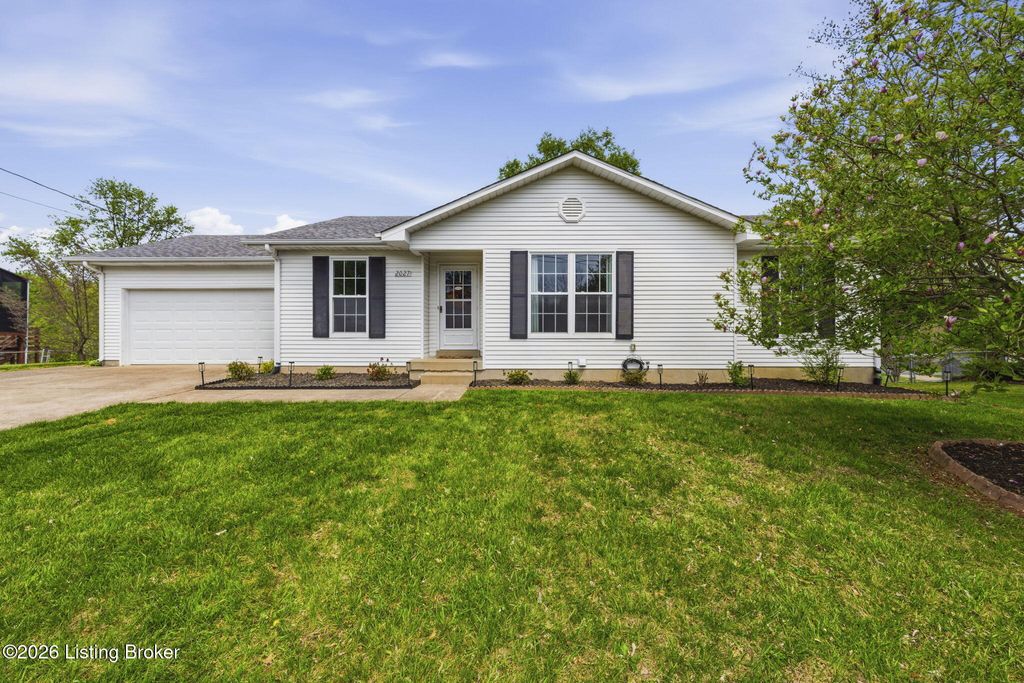 Photo of 2027 Oak Meadow Dr, Elizabethtown, KY 42701 (MLS # 1713696)